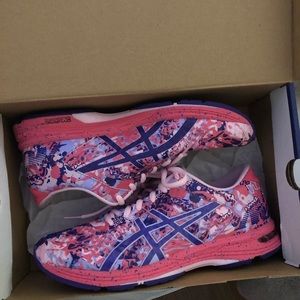 women’s asics running shoes